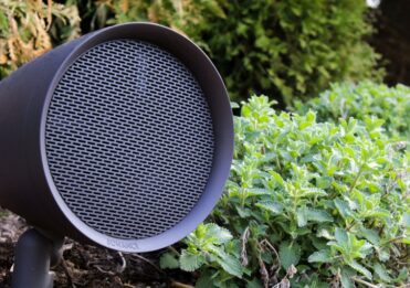 1_Outsidespeaker